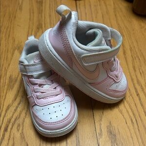 Nike Kids Sneakers in Pink and White